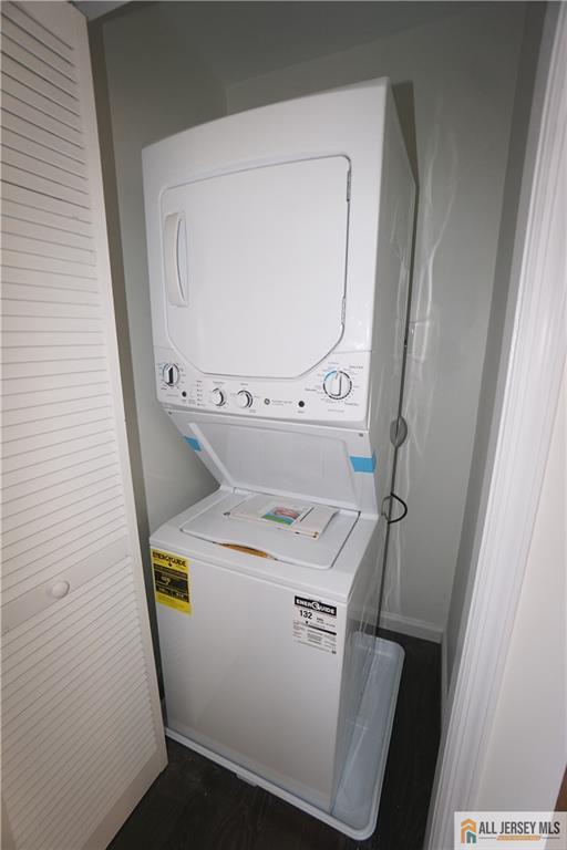 15 Wedgewood Ave, Woodbridge Proper, NJ 07095 - laundry room featuring stacked washing maching and dryer and laundry area