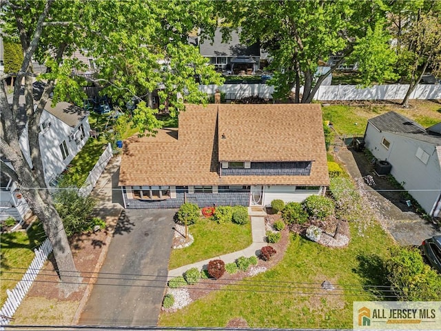aerial view of property and surrounding area