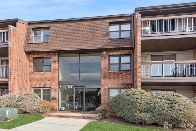 124 Beverly Hill Ter Unit J, Woodbridge Proper, NJ 07095 - photo 1