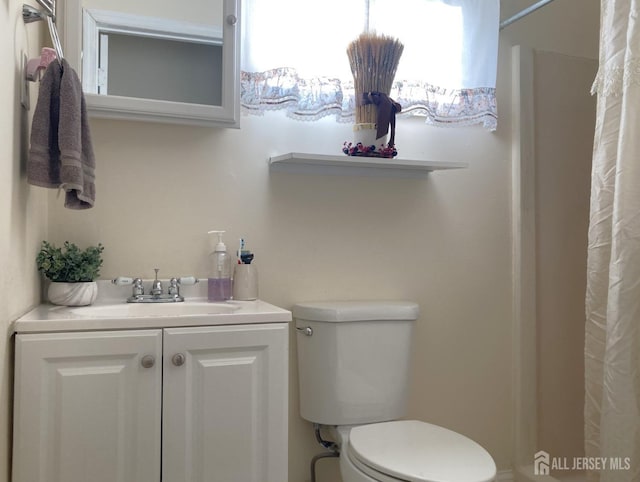 1515 Thomas Ave, North Brunswick, NJ 08902 - full bathroom with toilet, curtained shower, and vanity