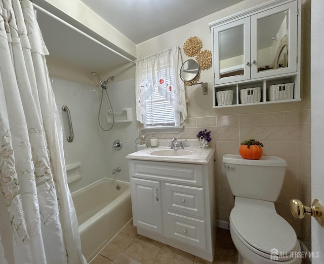 1515 Thomas Ave, North Brunswick, NJ 08902 - full bathroom with tile patterned flooring, toilet, shower / tub combo, and vanity