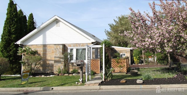 1515 Thomas Ave, North Brunswick, NJ 08902 - view of front of property with stone siding and a front lawn