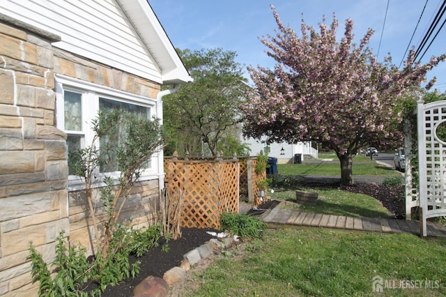 1515 Thomas Ave, North Brunswick, NJ 08902 - view of grassy yard