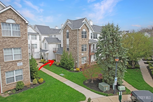 view of home's community featuring a lawn