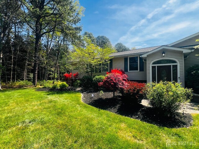 195 Old Forge Rd, Monroe, NJ 08831 - view of green lawn
