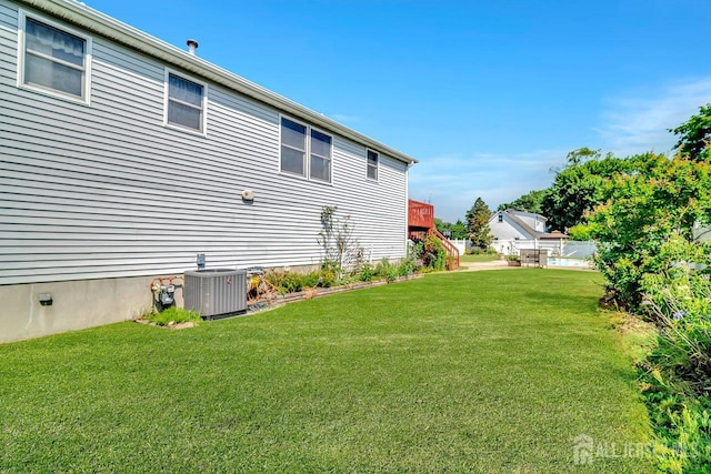 250 Adirondack Ave, Spotswood, NJ 08884 - view of green lawn