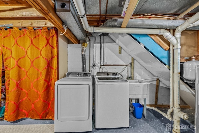 clothes washing area with laundry area and washing machine and dryer