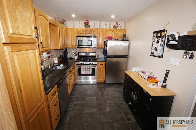 313 Demorest Ave, Avenel, NJ 07001 - kitchen featuring stainless steel appliances, dark countertops, tasteful backsplash, and recessed lighting
