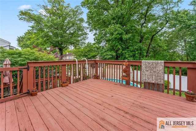 111 E 5th Ave, Port Reading, NJ 07064 - view of wooden terrace