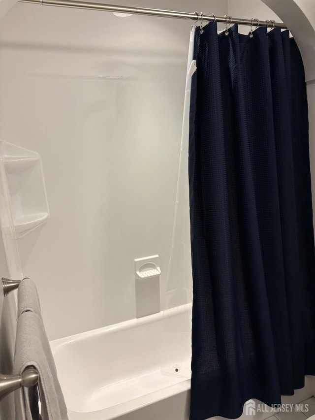bathroom with shower / bathtub combination with curtain