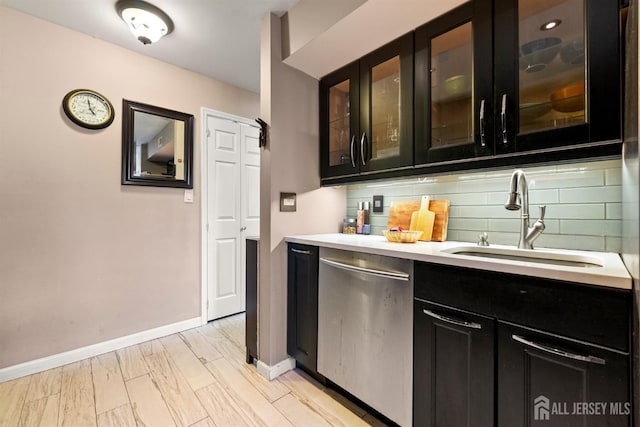 144-C Overlook Ct Unit C, Woodbridge Proper, NJ 07095 - bar with stainless steel dishwasher, a sink, backsplash, baseboards, and light wood-style flooring