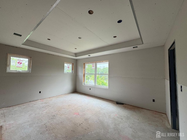 spare room featuring a tray ceiling
