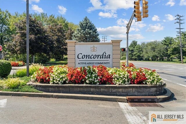 view of community / neighborhood sign