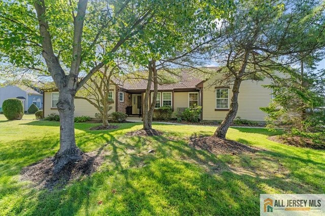 ranch-style home with a front lawn