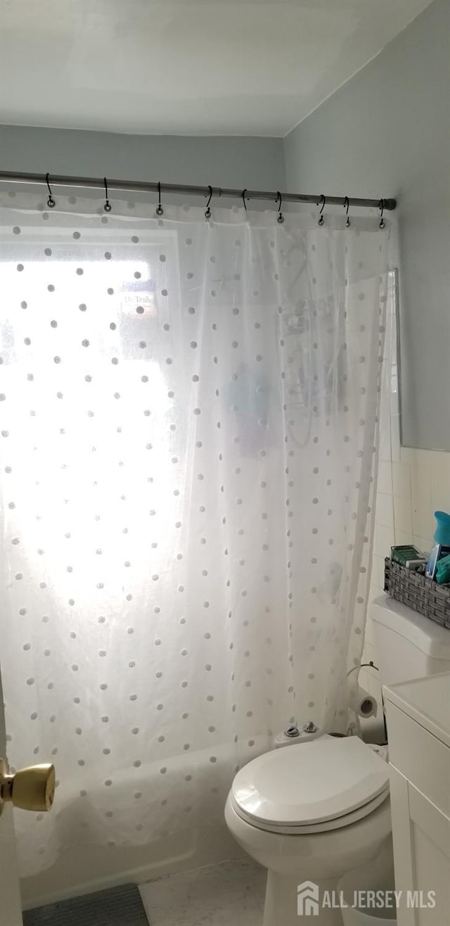 197 Evergreen Rd Unit 3A, Edison, NJ 08837 - bathroom with vanity and curtained shower