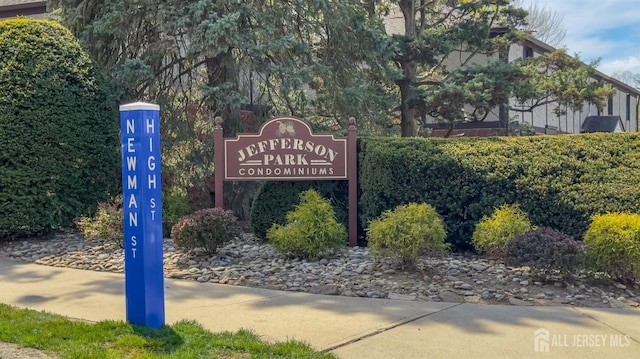 245 Newman St, Metuchen, NJ 08840 - view of community sign