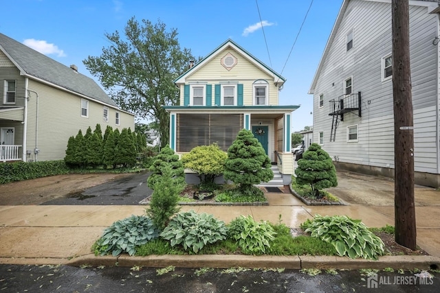 365 E John St, South Amboy, NJ 08879 - traditional-style home featuring a porch