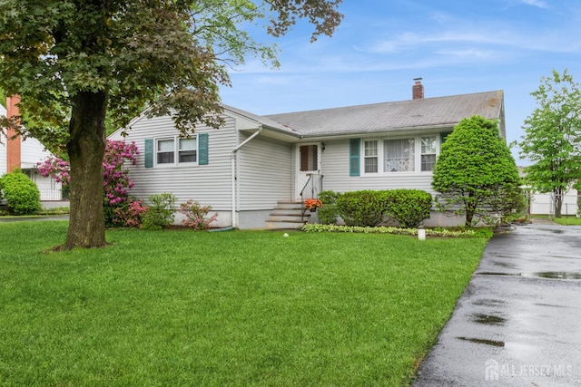 500 Plainfield Ave, Piscataway, NJ 08854 - single story home featuring a chimney and a front lawn