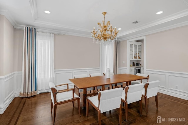 dining room with visible vents, recessed lighting, a decorative wall, and an inviting chandelier