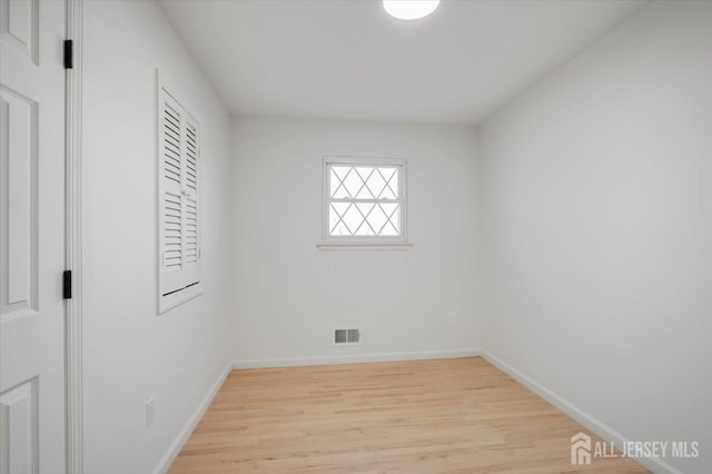 unfurnished room with light hardwood / wood-style flooring