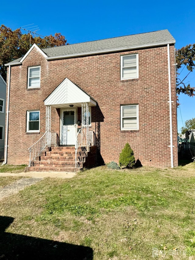 view of front of property with a front lawn