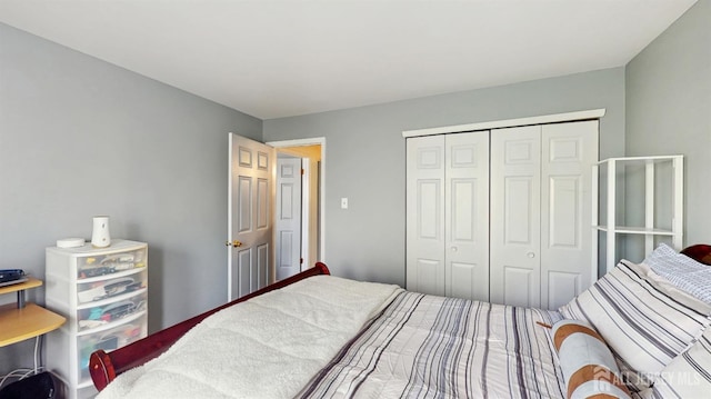 bedroom with a closet