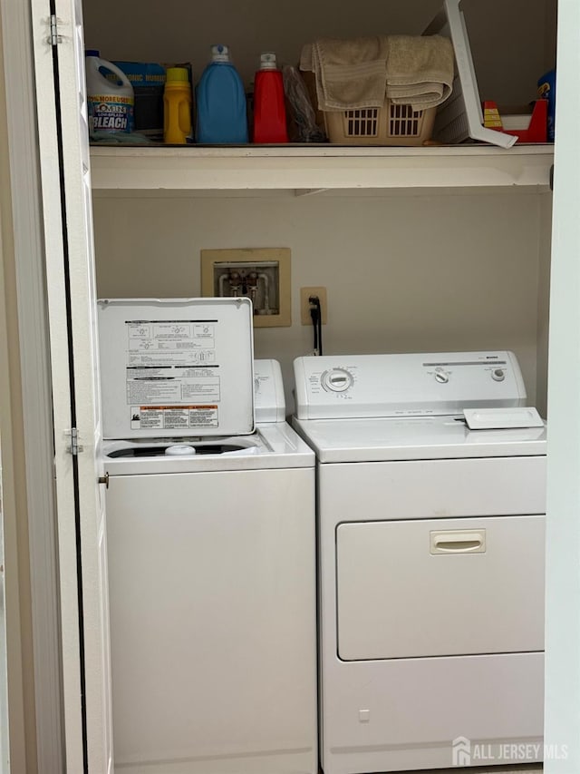 362 Minstrel Ct Unit 362, Old Bridge, NJ 08857 - laundry area featuring independent washer and dryer