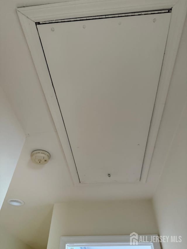 362 Minstrel Ct Unit 362, Old Bridge, NJ 08857 - detailed view of a smoke detector