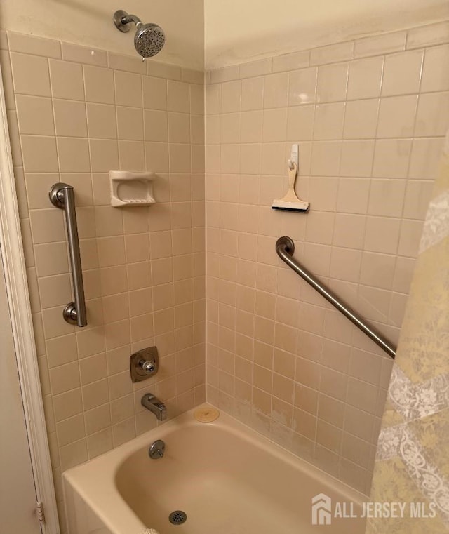 362 Minstrel Ct Unit 362, Old Bridge, NJ 08857 - full bathroom featuring shower / bath combination with curtain
