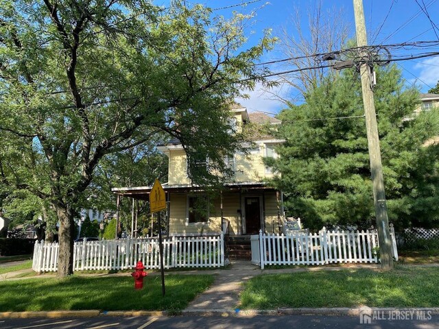 view of front of home featuring a porch