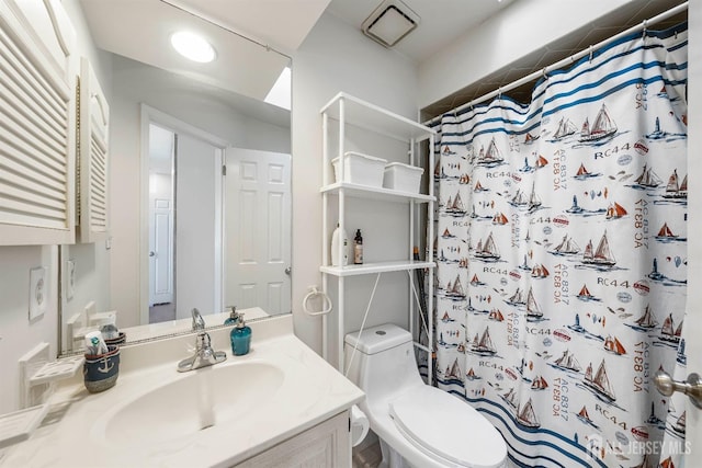 bathroom with visible vents, vanity, curtained shower, and toilet