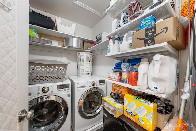 laundry room featuring laundry area and independent washer and dryer