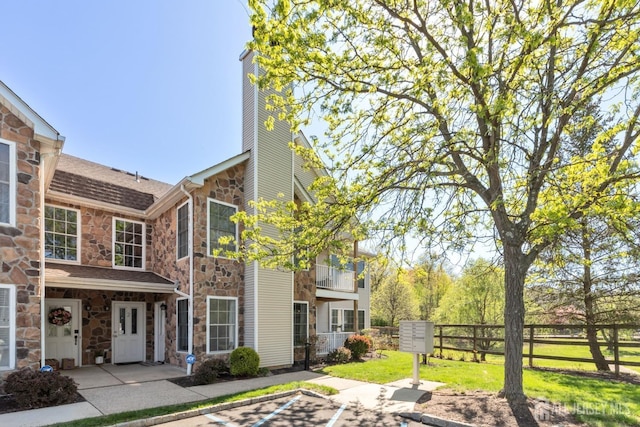 1 Lackland Ave, Piscataway, NJ 08854 - view of yard featuring mail area