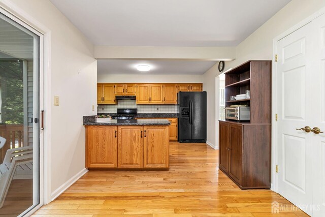 183 Driscoll Ct, Franklin Twsp, NJ 08873 - kitchen with black appliances, a peninsula, and light wood-type flooring
