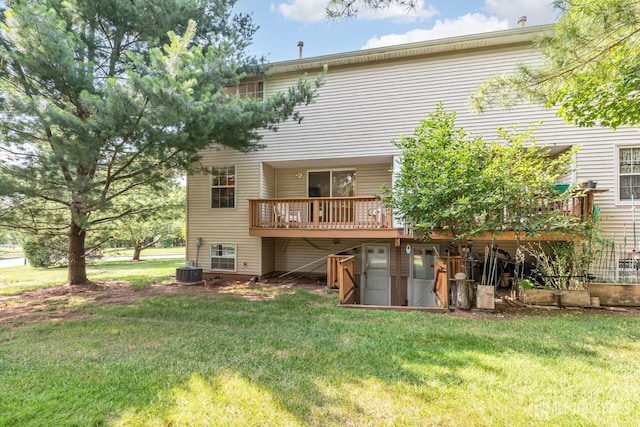 183 Driscoll Ct, Franklin Twsp, NJ 08873 - back of property featuring a lawn and a deck