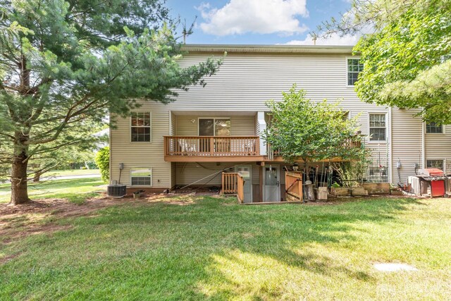 183 Driscoll Ct, Franklin Twsp, NJ 08873 - rear view of house with a yard and a deck