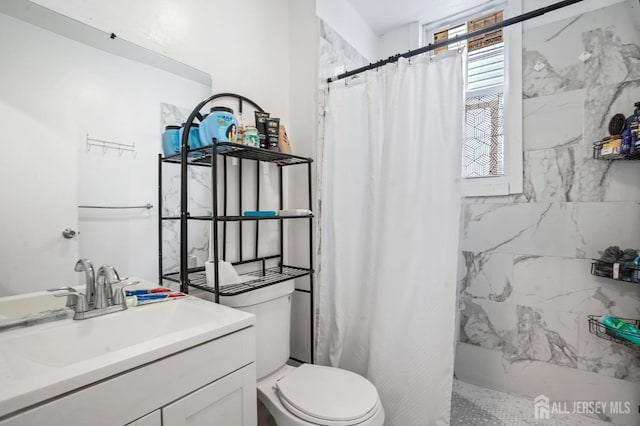 264 Washington St, Perth Amboy, NJ 08861 - bathroom with toilet, curtained shower, and vanity