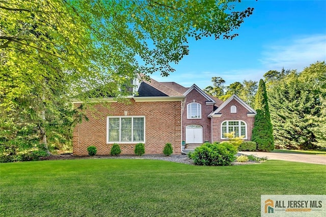 2 Danser Dr, Cranbury, NJ 08512 - traditional home with a front yard and brick siding