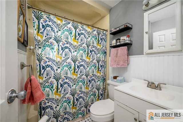 7 Hollywood St, South River, NJ 08882 - full bath with a wainscoted wall, vanity, and curtained shower