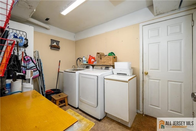 7 Hollywood St, South River, NJ 08882 - laundry area with washer and clothes dryer