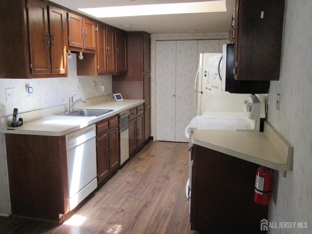 139 Cistus Plz Unit A, Monroe, NJ 08831 - kitchen with white appliances, a sink, light wood-style flooring, and light countertops