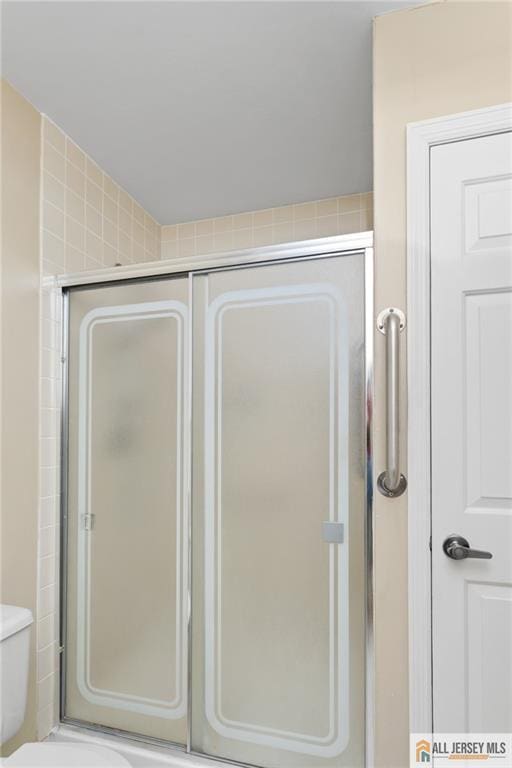 29 Ethan Allen Dr Unit B, Monroe, NJ 08831 - full bathroom featuring a shower stall