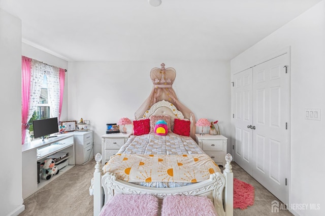 18 Larkspur Ln, Monroe, NJ 08831 - bedroom with light colored carpet and a closet