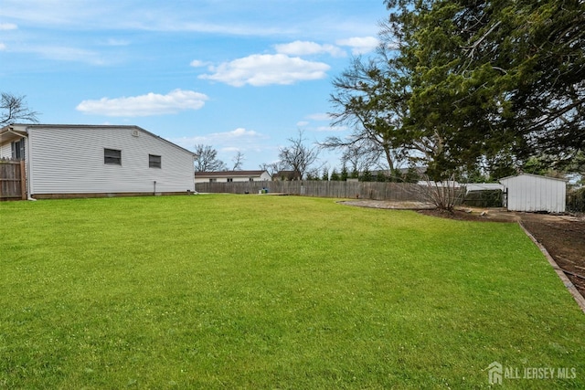 view of yard with a shed