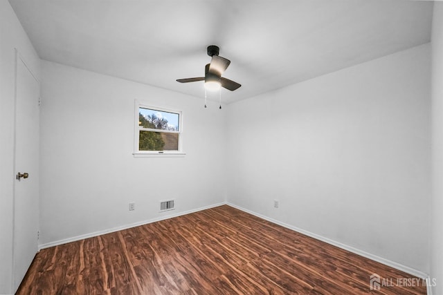 unfurnished room with dark wood-type flooring and ceiling fan