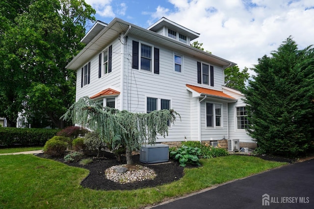 369 N Main St, Milltown, NJ 08850 - view of front of house featuring a front lawn