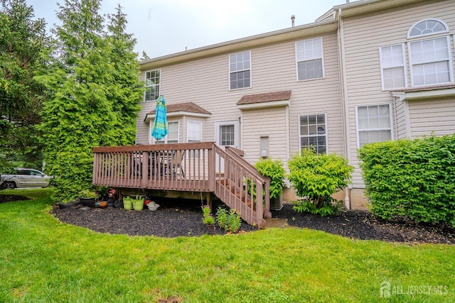 108 Jared Dr, North Brunswick, NJ 08902 - back of property with a lawn and a wooden deck