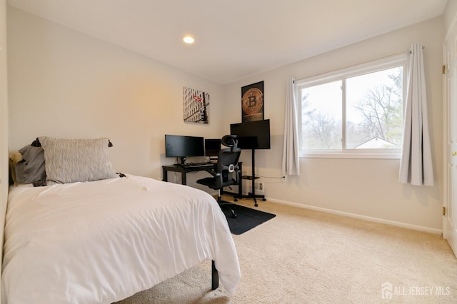 carpeted bedroom featuring recessed lighting and baseboards