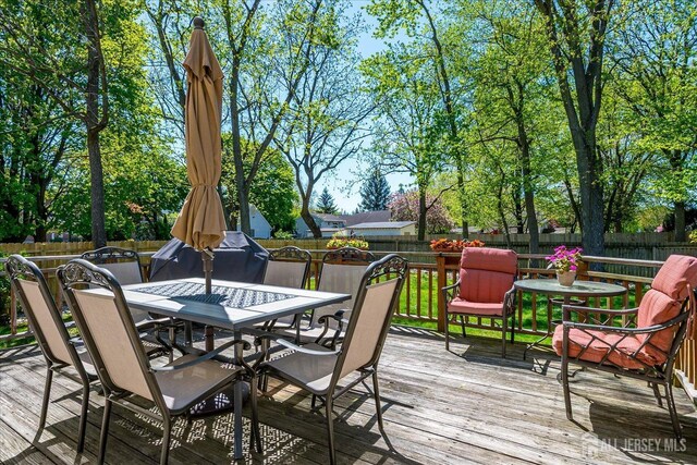 4 Hollis Rd, East Brunswick, NJ 08816 - deck featuring outdoor dining area and a fenced backyard