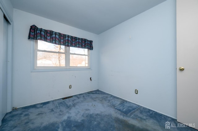 empty room with carpet flooring and visible vents